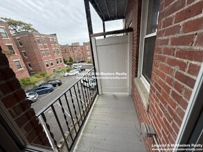 15 Short St, Unit 4 in Brookline, MA - Foto de edificio - Building Photo