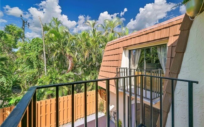 1430 Park Shore Cir in Ft. Myers, FL - Building Photo - Building Photo