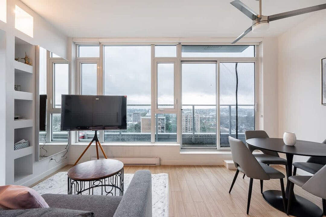 933 E Hastings St in Vancouver, BC - Building Photo