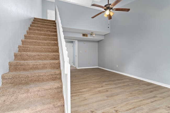 1176 Oregon Ave, Unit 2 in Beaumont, TX - Foto de edificio - Building Photo