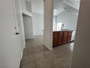 1356 Lamplight Village Ln in Las Vegas, NV - Building Photo - Building Photo