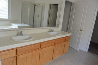844 W Kimball Ave in Visalia, CA - Building Photo - Building Photo