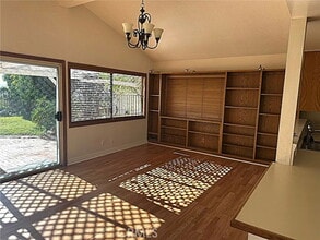 3033 Amigos Dr in Burbank, CA - Building Photo - Building Photo