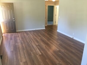 4823 Shadowlawn Dr in Hermitage, TN - Foto de edificio - Building Photo