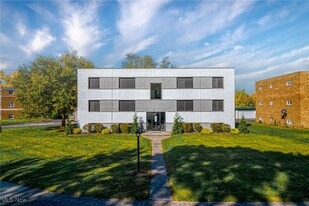 1673 Southbend Dr in Rocky River, OH - Building Photo