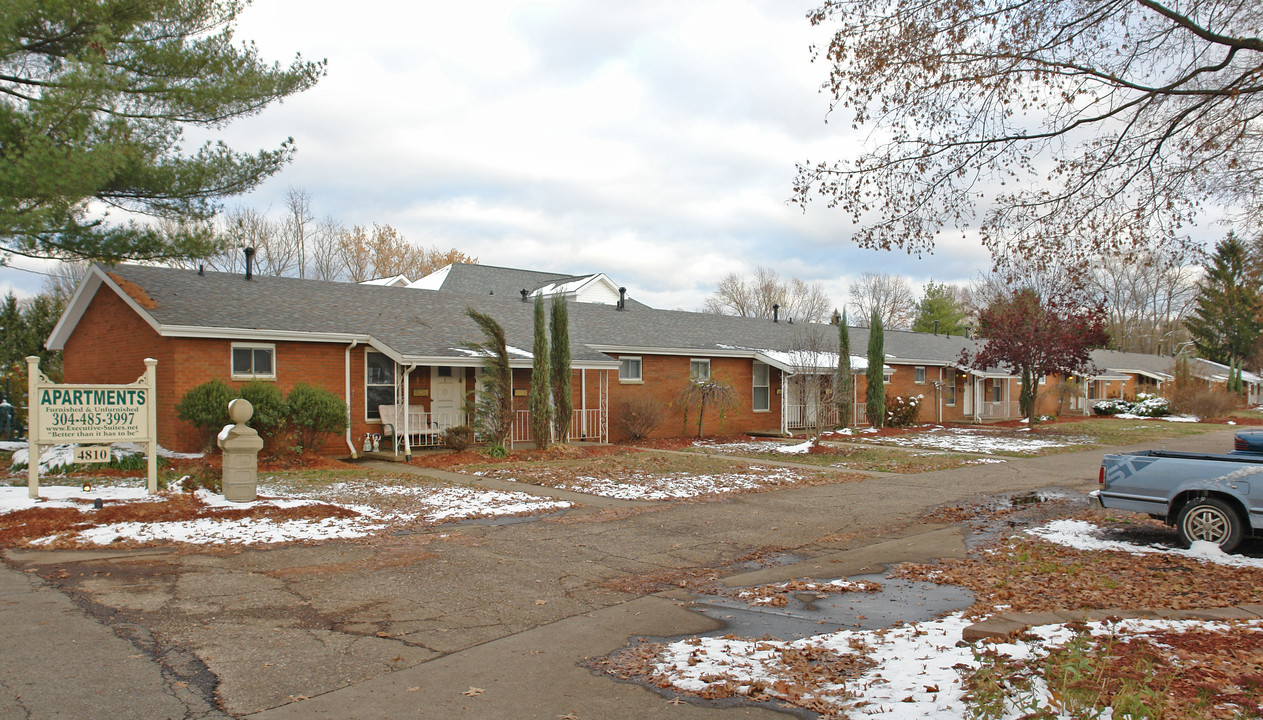 4810 Grand Central Ave in Vienna, WV - Building Photo