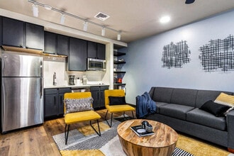 611 Commerce St in New Orleans, LA - Building Photo - Building Photo