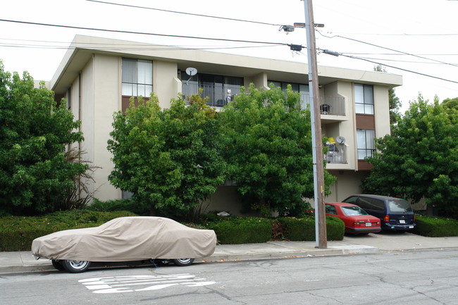 251 San Anselmo Ave N in San Bruno, CA - Building Photo - Building Photo