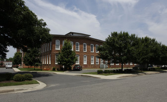 Courtyard at Highland Park Apartments