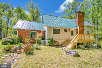 8295 Caledon Rd in King George, VA - Foto de edificio - Building Photo