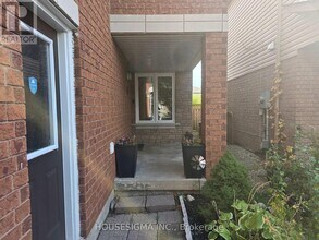 97 Stonecairn Dr in Cambridge, ON - Building Photo - Building Photo