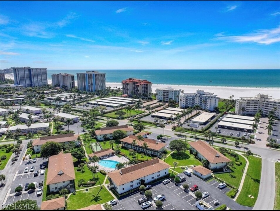 235 Seaview Ct in Marco Island, FL - Building Photo