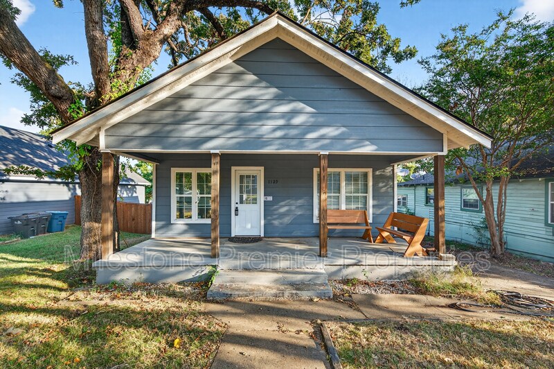 1129 W Owings St in Denison, TX - Foto de edificio