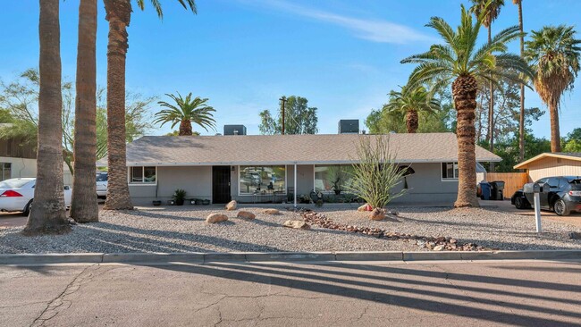 4841 E Sheridan St in Phoenix, AZ - Building Photo - Building Photo