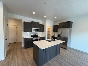 5695 S Weehawken Ln in Saint George, UT - Building Photo - Building Photo