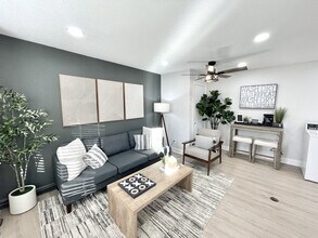 Tramor at Creek Village in Austin, TX - Foto de edificio - Building Photo