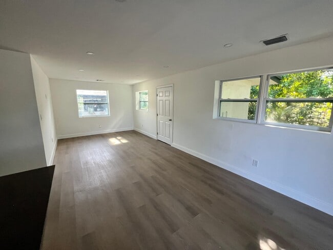 422 SW 4th Ave in Delray Beach, FL - Foto de edificio - Building Photo