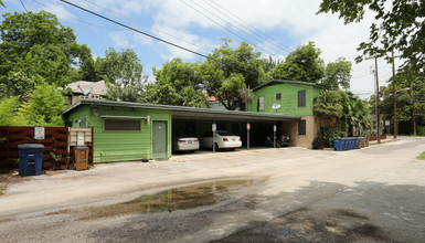 Berkos Place Apartments in Austin, TX - Foto de edificio - Building Photo