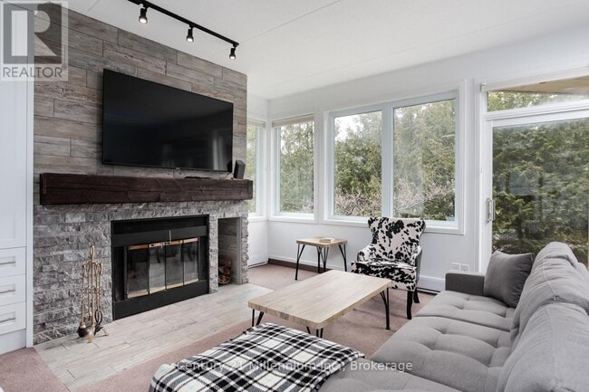 107 Ann Heggtveit Dr in Blue Mountains, ON - Building Photo - Building Photo