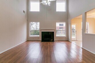 8315 Mission Estates Dr in Houston, TX - Building Photo - Building Photo