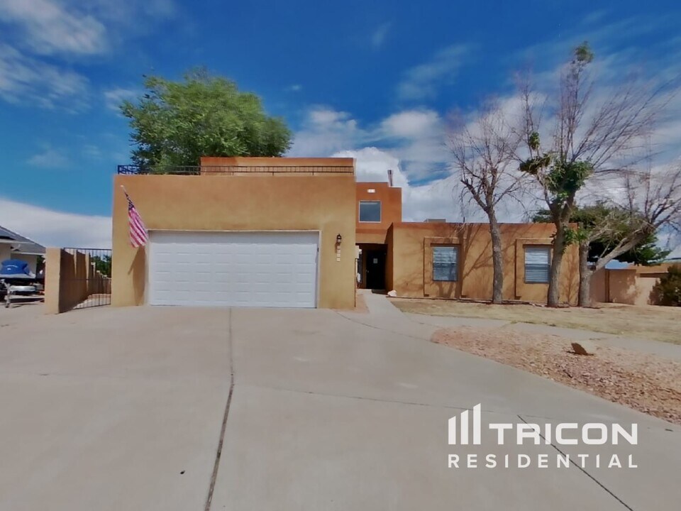 5305 Cheyenne Ct NW in Albuquerque, NM - Building Photo