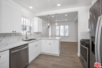 5402 Monroe St in Los Angeles, CA - Building Photo - Building Photo