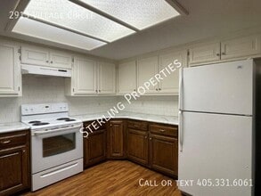 2913 Village Cir in Edmond, OK - Foto de edificio - Building Photo