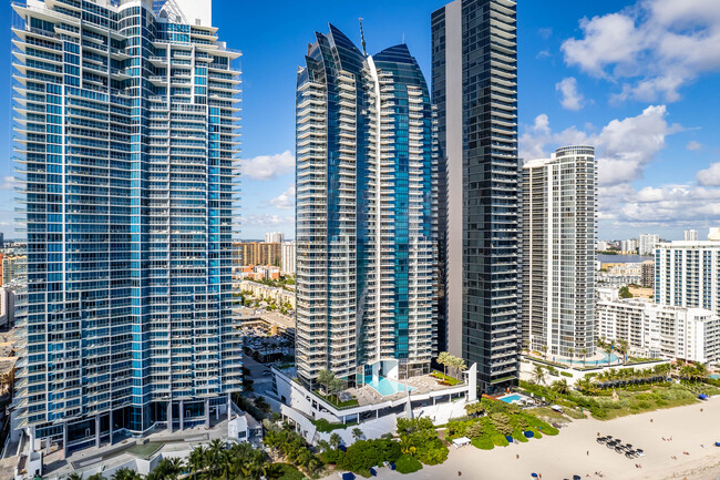 Jade Ocean in Sunny Isles Beach, FL - Building Photo - Building Photo