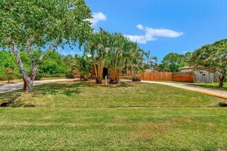 691 NW Sharpe St in Port St. Lucie, FL - Building Photo - Building Photo