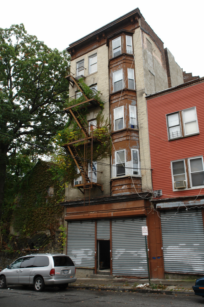 47 Lawrence St in Yonkers, NY - Building Photo - Building Photo