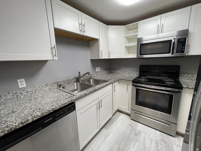 816 Bradley Cir in Lynn Haven, FL - Building Photo - Building Photo