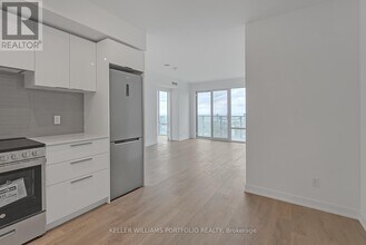 501 Yonge St in Toronto, ON - Building Photo - Building Photo