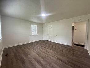 24-26 Carson Ln in Bristol, TN - Building Photo - Building Photo