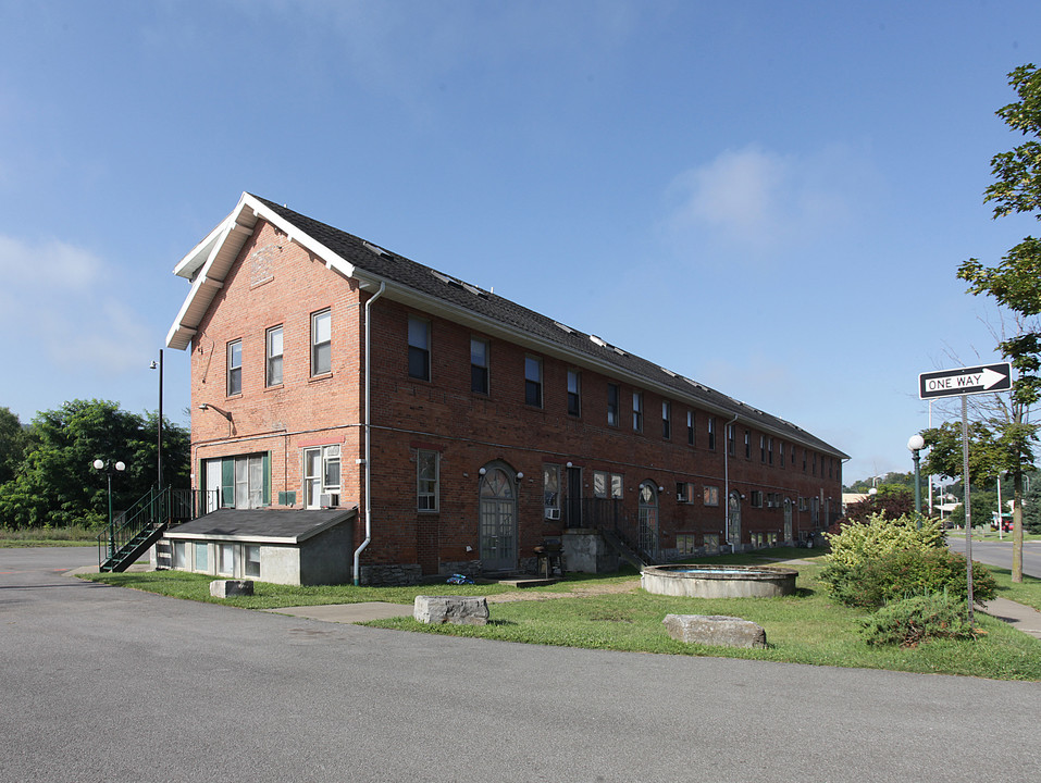 70 Market St in Oneonta, NY - Foto de edificio