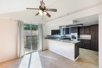 475 Johnson St in Sebastopol, CA - Building Photo - Interior Photo