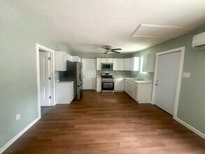 1835 W Chestnut St in Springfield, MO - Building Photo - Building Photo