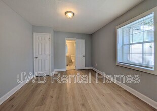 2002 W 15th St in Jacksonville, FL - Building Photo - Building Photo