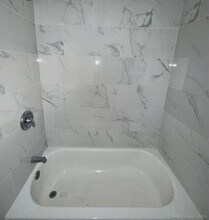 1220 Pembroke St, Unit 3L in Bridgeport, CT - Building Photo - Building Photo
