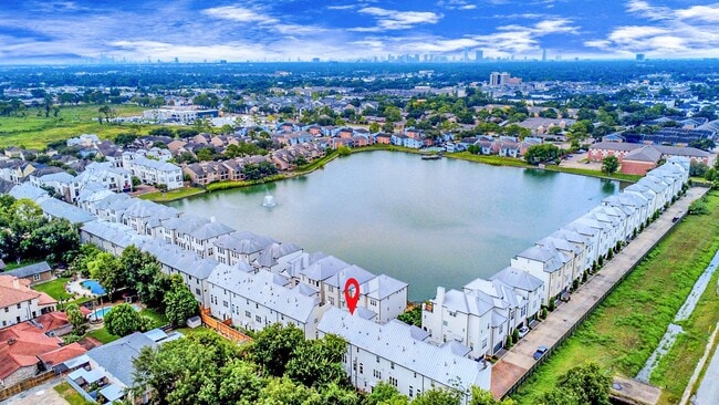 8926 Lakeshore Bend Dr in Houston, TX - Building Photo - Building Photo