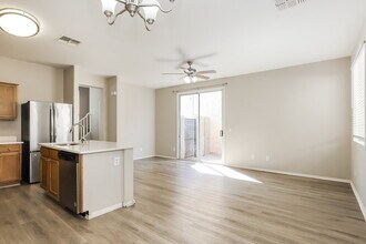 5208 W Warner St in Phoenix, AZ - Foto de edificio - Building Photo