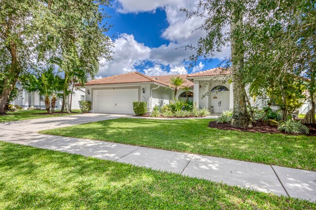 10921 Paso Fino Dr in Wellington, FL - Building Photo - Building Photo