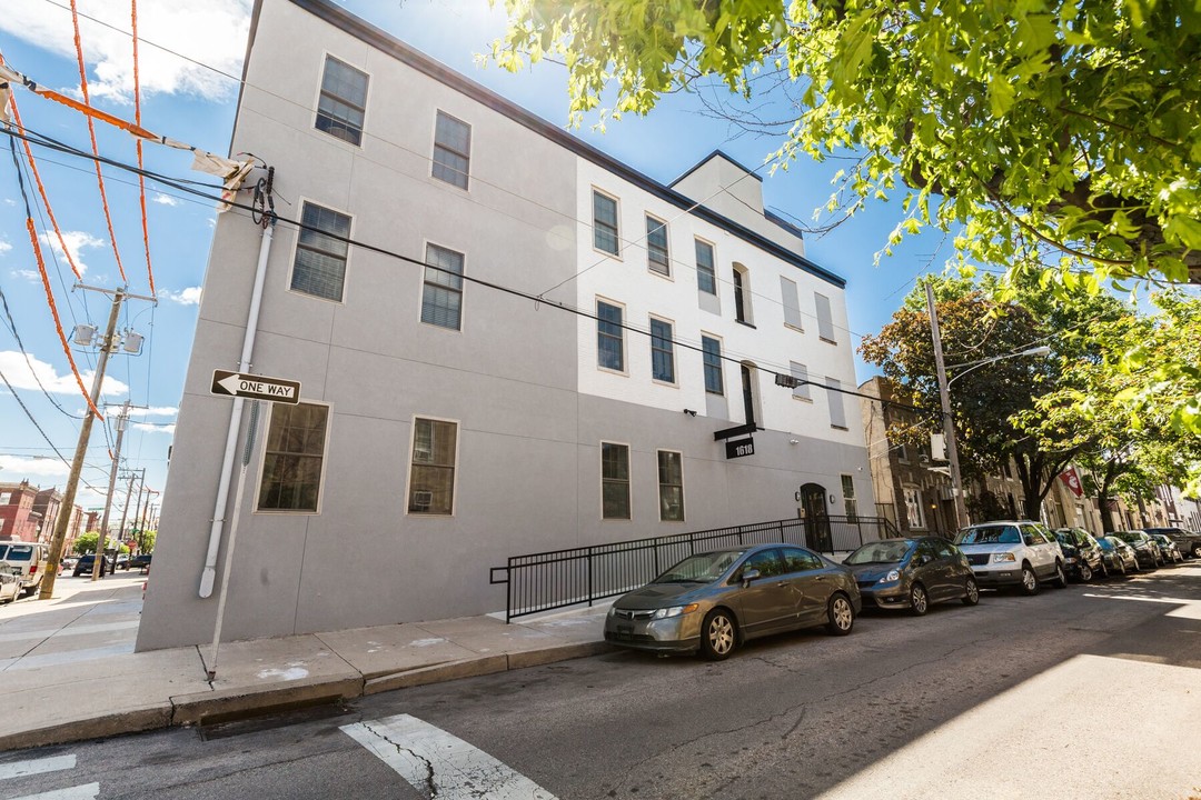 1618 Mifflin St in Philadelphia, PA - Building Photo