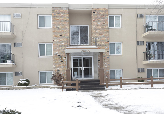 Elmwood Apartments in Anoka, MN - Foto de edificio - Building Photo