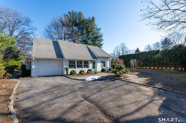 1329 Stillwater Rd in Stamford, CT - Building Photo - Building Photo