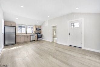 1193 Union Valley Rd in West Milford, NJ - Foto de edificio - Building Photo