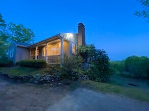 123 Looking Glass Hill Rd in Morris, CT - Foto de edificio - Building Photo