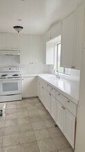 7617 De Longpre Ave, Unit 8 in West Hollywood, CA - Building Photo - Building Photo