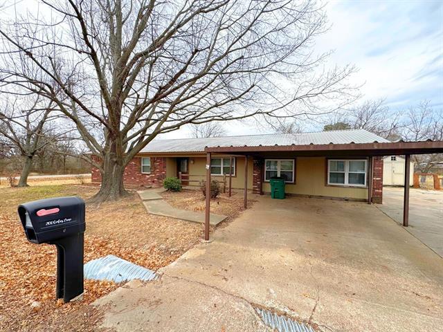 200 Cedar Ln in Tolar, TX - Building Photo