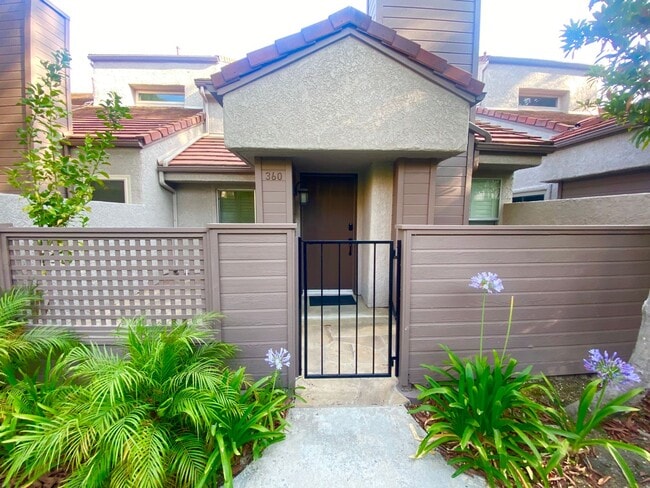 360 Via Colinas in Westlake Village, CA - Building Photo - Building Photo