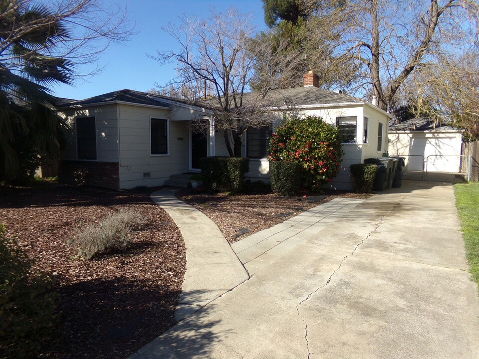 617 Swanston Dr in Sacramento, CA - Building Photo